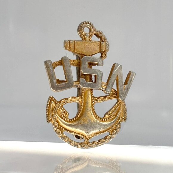SOLD U.S. Navy Chief Petty Officer Sterling "USN" CPO Anchor WWII Cap Badge - Picture 1 of 7